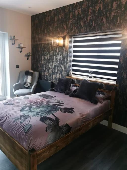 Beautiful Masons Hideaway Studio Apartment Bridgend  Exteriör bild