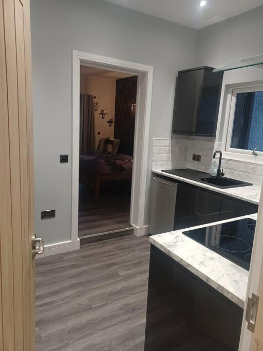 Beautiful Masons Hideaway Studio Apartment Bridgend  Exteriör bild