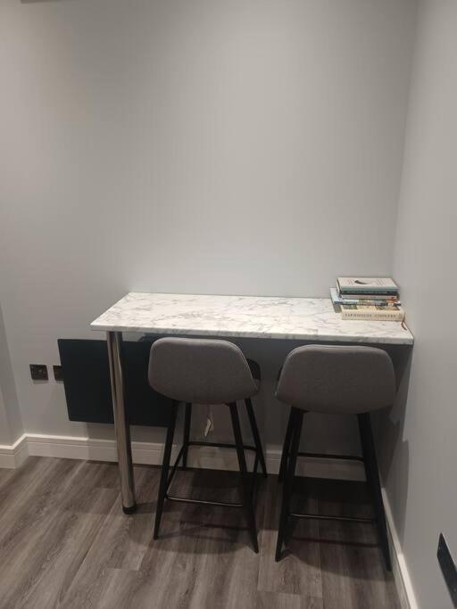 Beautiful Masons Hideaway Studio Apartment Bridgend  Exteriör bild