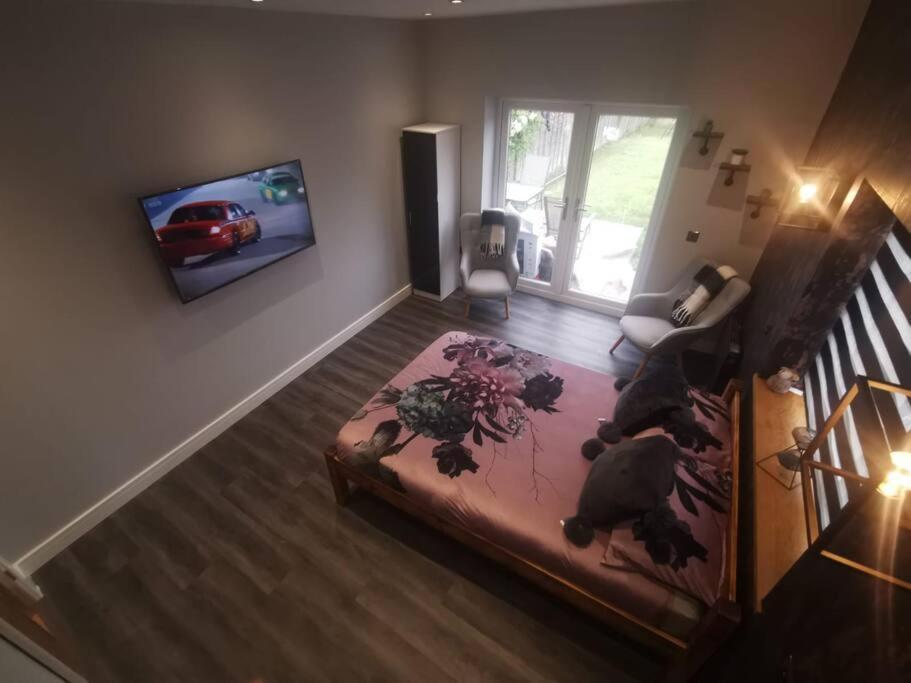 Beautiful Masons Hideaway Studio Apartment Bridgend  Exteriör bild