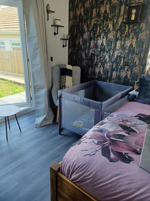 Beautiful Masons Hideaway Studio Apartment Bridgend  Exteriör bild
